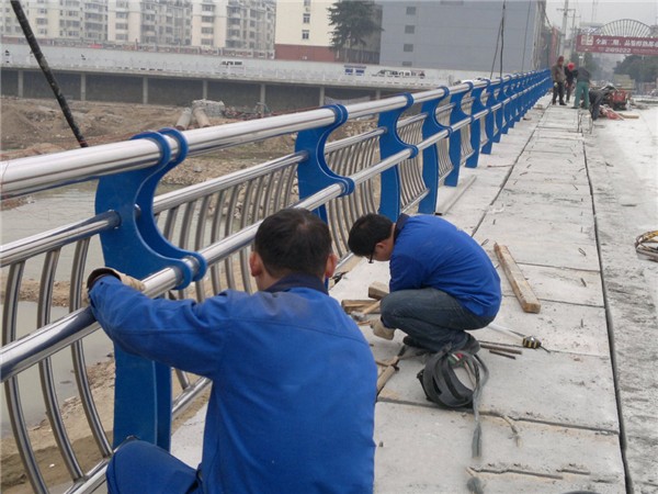 涪陵不锈钢桥梁护栏除锈维护的重要性及其方法