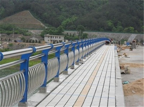 涪陵不锈钢桥梁护栏是一种什么材质的护栏