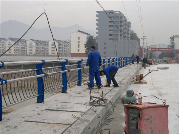 涪陵不锈钢复合管护栏常见问题及解决方案